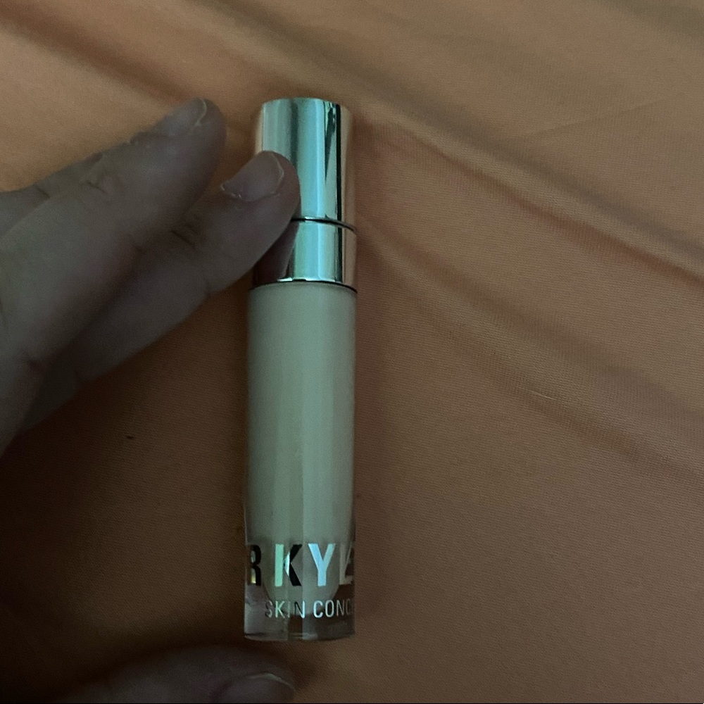 Kylie Cosmetics Concealer in shade Pearl